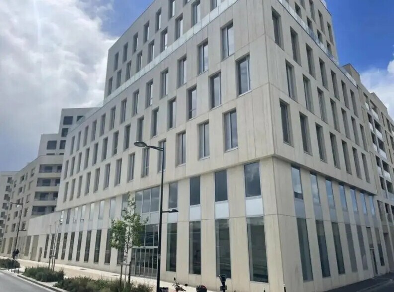 Office in Bordeaux to rent - Building Photo - Image 1 of 16