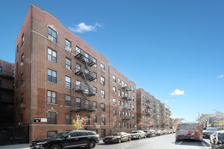 2400 Davidson Ave, Bronx, NY for sale - Primary Photo - Image 1 of 1