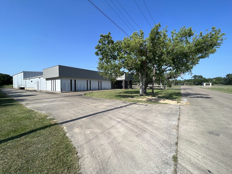 2901 Carey Smith Blvd, Bay City, TX for sale - Building Photo - Image 1 of 1