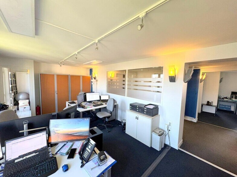Office in Versailles to rent - Interior Photo - Image 3 of 9