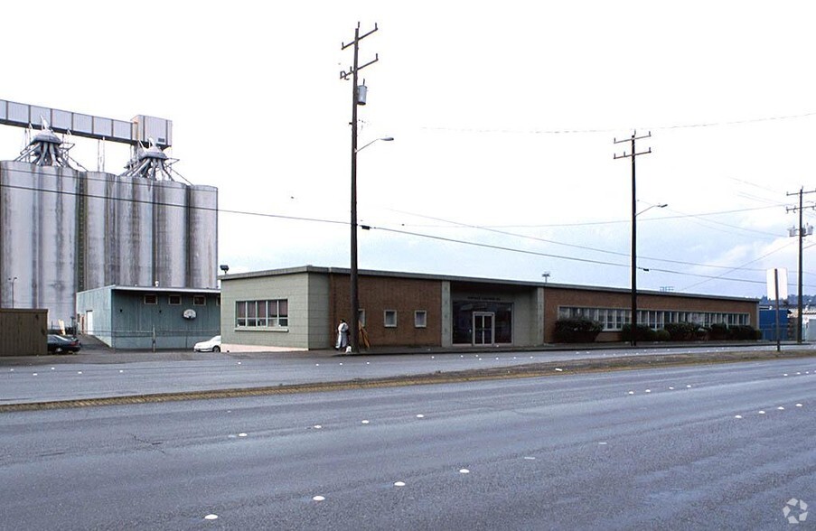 945 Elliott Ave W, Seattle, WA for rent - Building Photo - Image 2 of 6