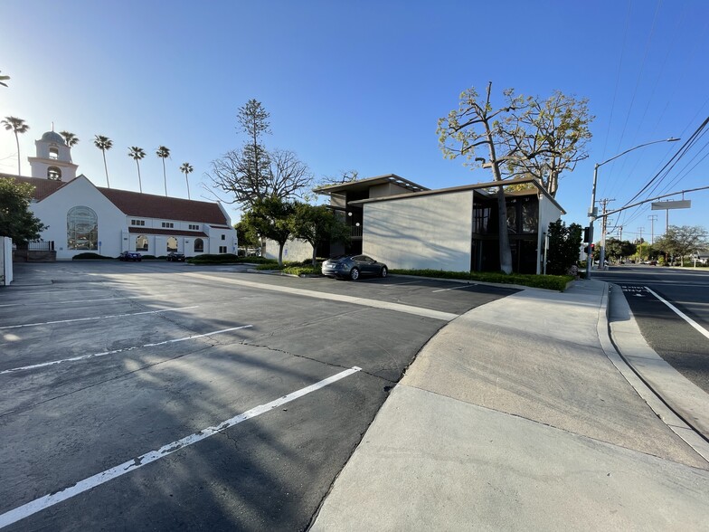 850 E Chapman Ave, Orange, CA for rent - Building Photo - Image 3 of 32