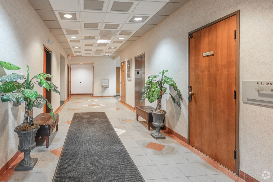 22600 Hall Rd, Clinton Township, MI for sale - Lobby - Image 3 of 11