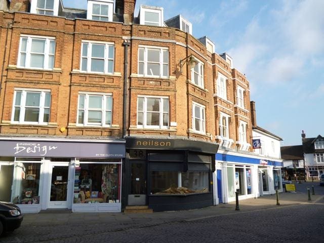 38 Carfax, Horsham for sale Primary Photo- Image 1 of 1