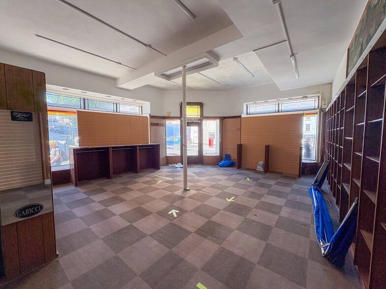1-3 Victoria Pl, Haverfordwest for sale - Interior Photo - Image 3 of 6
