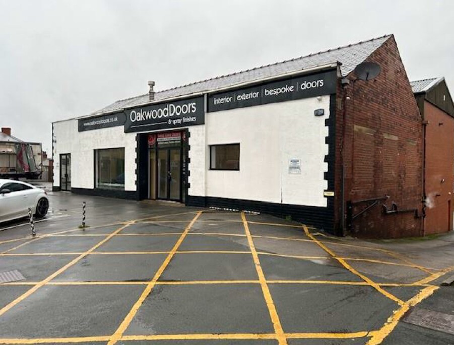 585 Wakefield Rd, Huddersfield for sale Primary Photo- Image 1 of 1