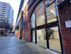 Sovereign Pl, Leeds to rent Building Photo- Image 2 of 4