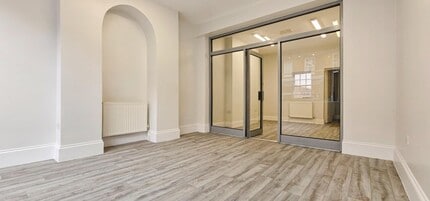 102 Star St, London to rent Interior Photo- Image 1 of 7