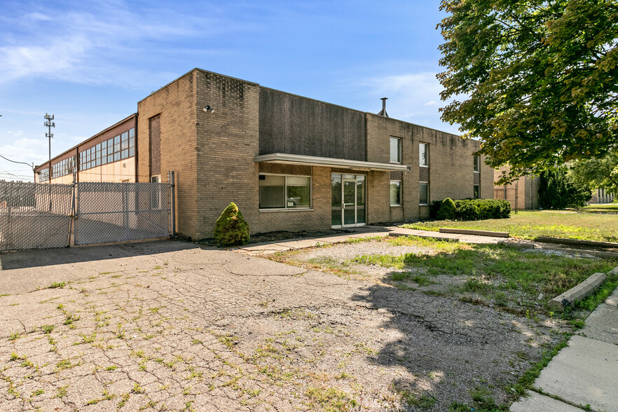 32537 Parklane Ave, Garden City, MI for sale - Building Photo - Image 1 of 1