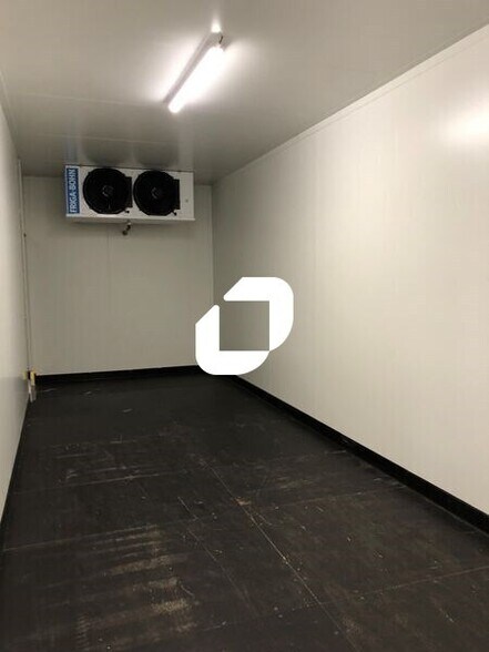 Light Industrial in Gennevilliers to rent - Interior Photo - Image 3 of 6