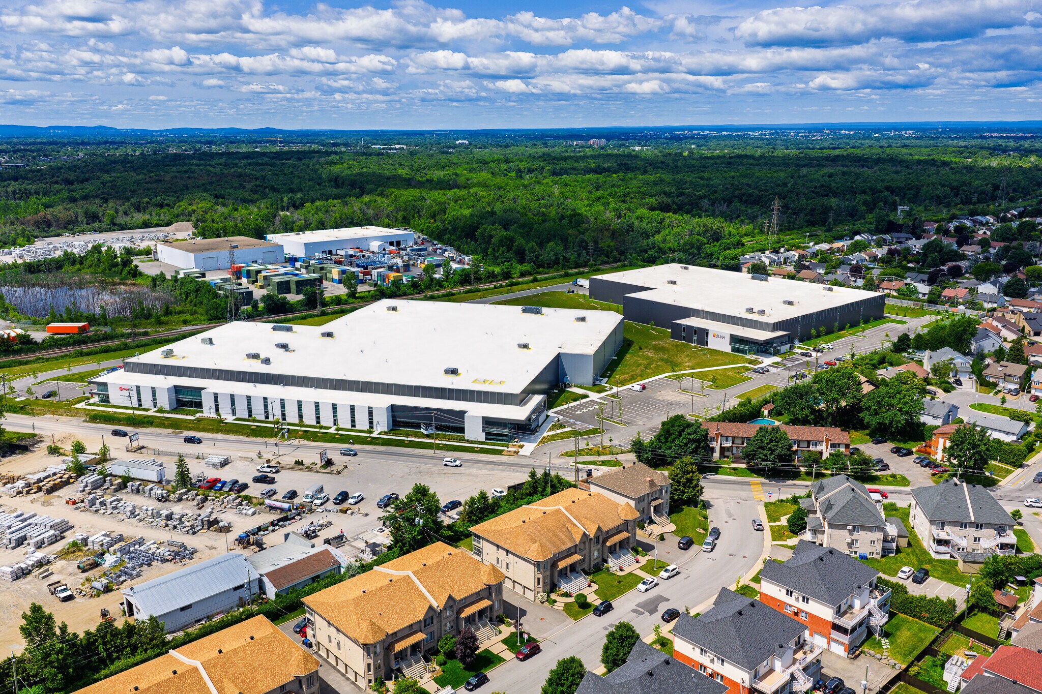 141 Boul Bellerose O, Laval, QC to rent Building Photo- Image 1 of 12