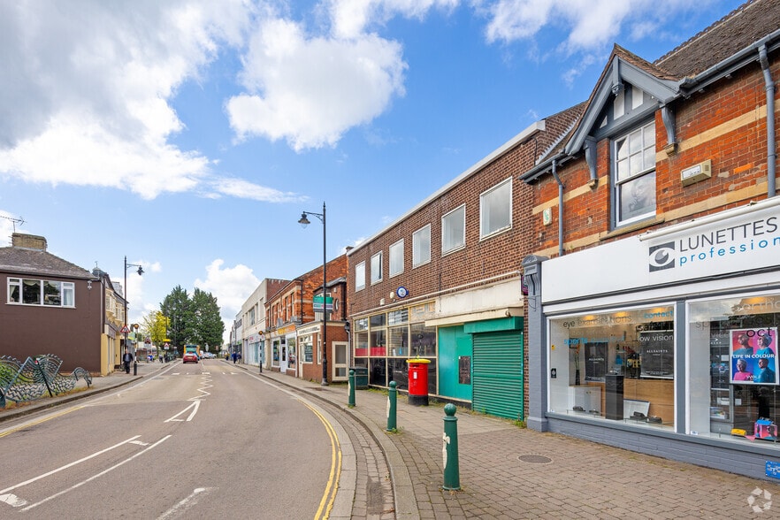 74-76 Southgate, Sleaford to rent - Building Photo - Image 2 of 3