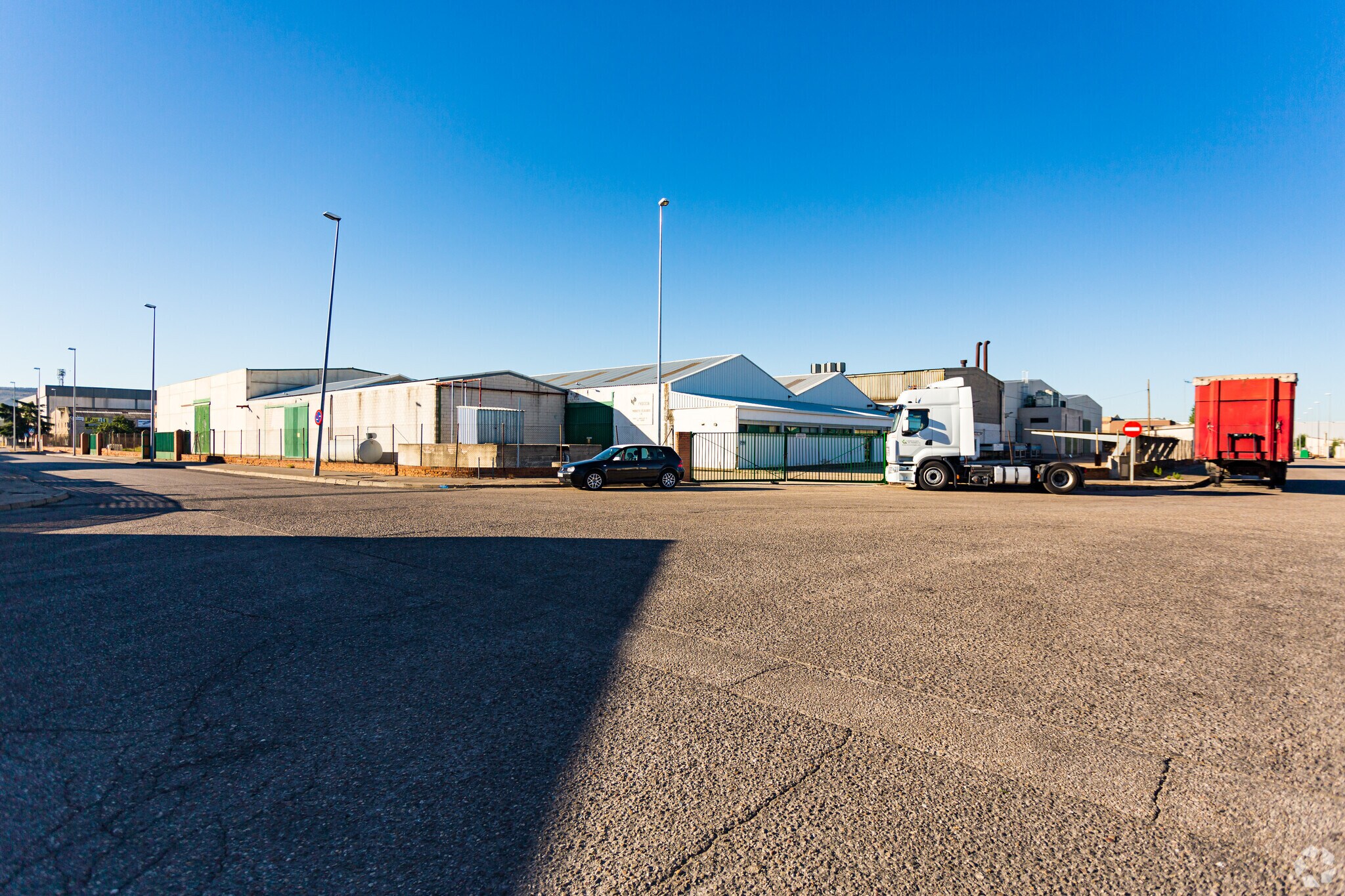 Industrial in Azuqueca de Henares, Guadalajara for sale Primary Photo- Image 1 of 20