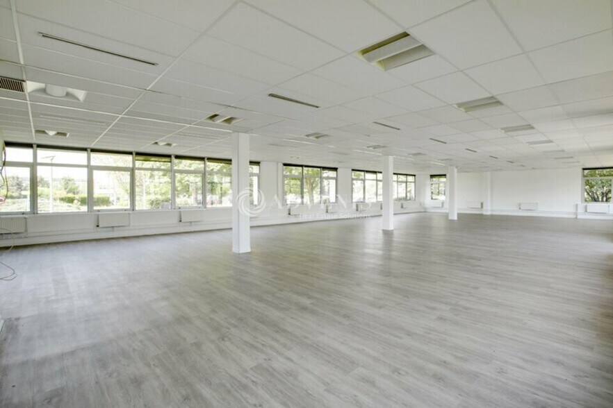 Office in Roissy-en-France to rent - Interior Photo - Image 2 of 5