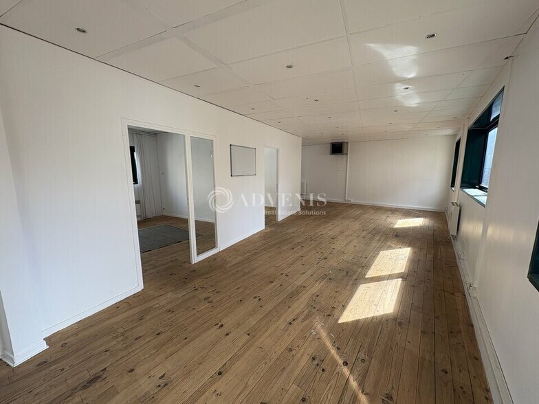 55 Rue Emile Landrin, Boulogne-Billancourt to rent - Interior Photo - Image 2 of 10