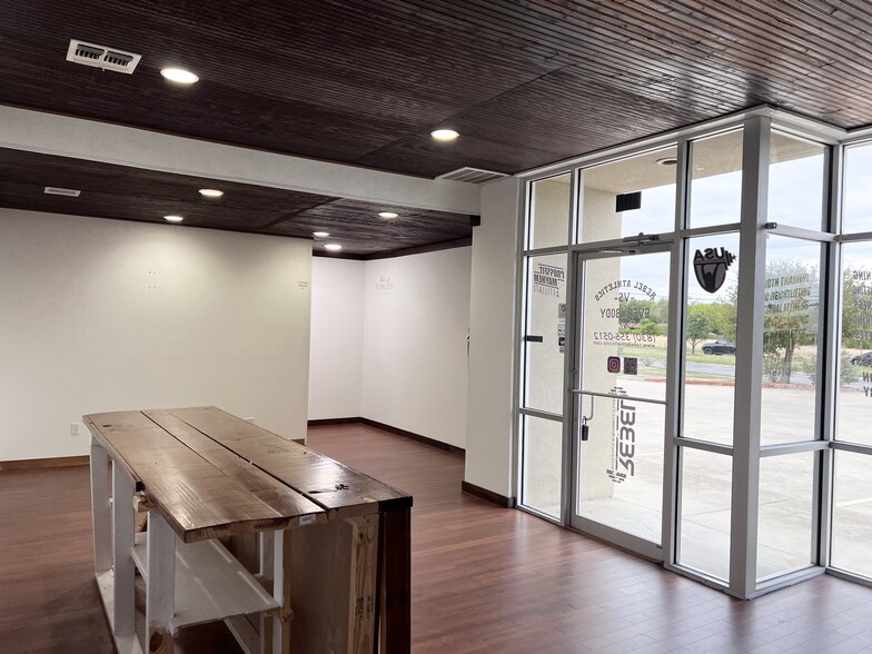 4447 Thousand Oaks, San Antonio, TX for rent - Lobby - Image 1 of 5