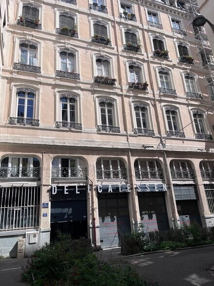 Retail in Lyon for sale - Building Photo - Image 3 of 3