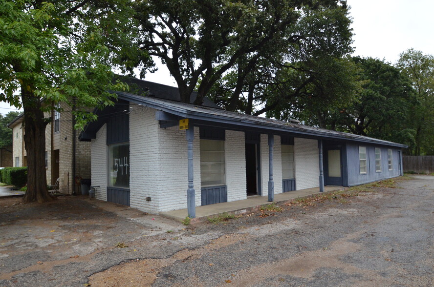 544 Brown Trl, Hurst, TX for rent - Primary Photo - Image 1 of 25