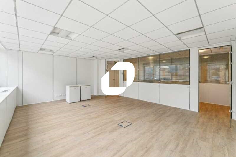 40 Rue Jacques Ibert, Levallois-Perret to rent - Interior Photo - Image 3 of 11