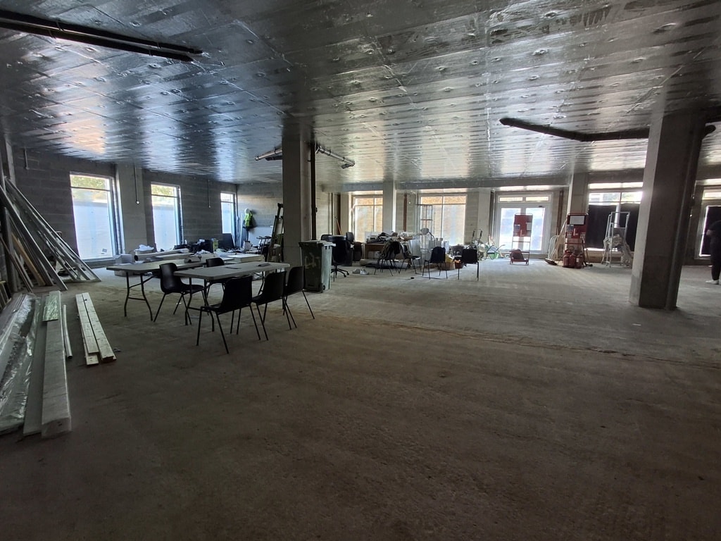 Retail in 50-52 London Rd, Brentford to rent Interior Photo- Image 1 of 2