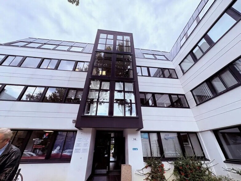 Office in Orvault to rent - Primary Photo - Image 1 of 13