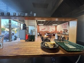 Retail in Cubelles, Barcelona to rent Interior Photo- Image 2 of 14