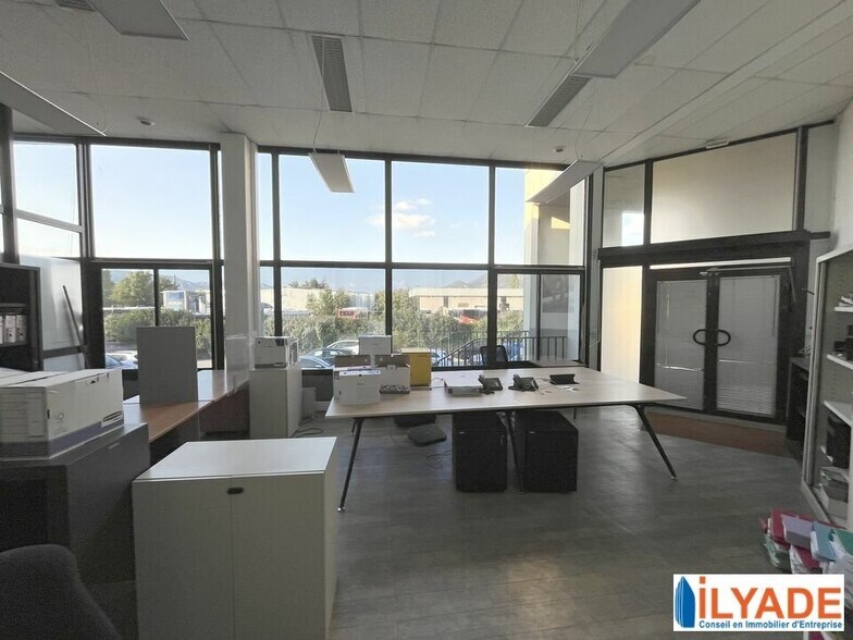 Office in Gémenos to rent - Interior Photo - Image 2 of 8