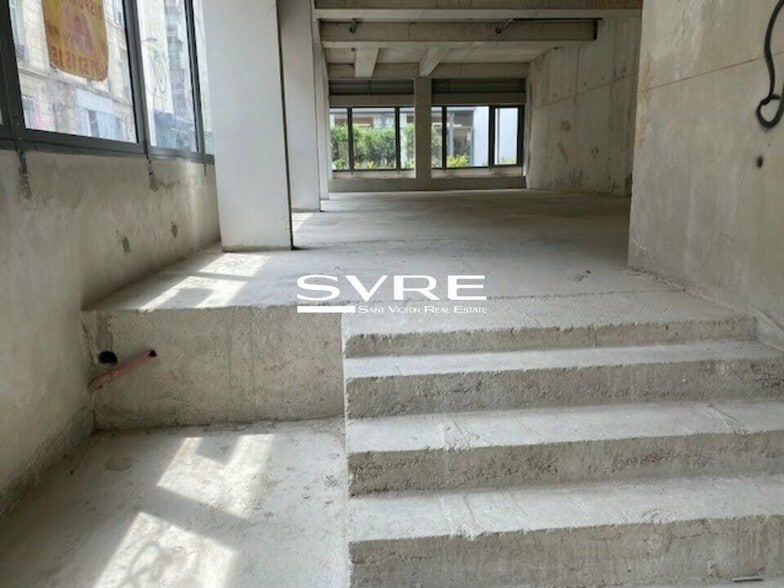 Retail in Marseille to rent - Interior Photo - Image 3 of 12