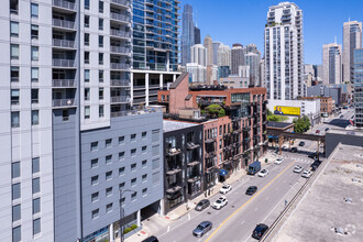 318 W Grand Ave, Chicago, IL - aerial  map view