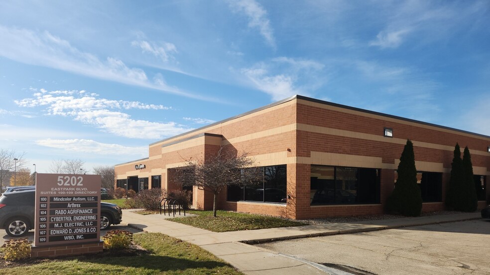 5202 Eastpark Blvd, Madison, WI for rent - Building Photo - Image 1 of 6