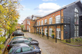 Mortlake High St, London for rent Building Photo- Image 1 of 2