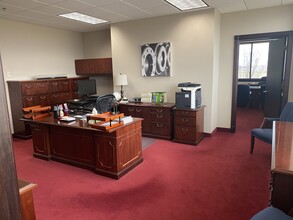 7140 Office Cir, Evansville, IN for rent Interior Photo- Image 2 of 7