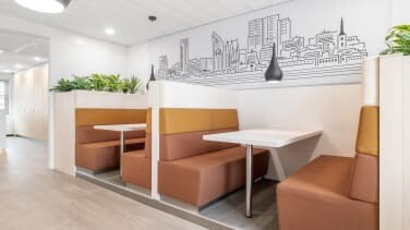 1-2 Crown Walk, Winchester to rent - Interior Photo - Image 3 of 6