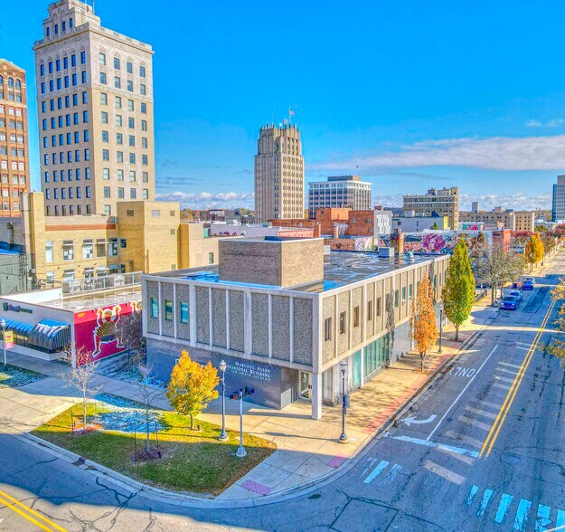 145 S Jackson St, Jackson, MI for sale - Building Photo - Image 1 of 40