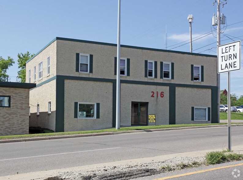 216 E Main St E, Albert Lea, MN for rent - Building Photo - Image 2 of 11