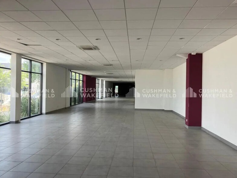 105 Rue Francois Hennebique, Aix-en-Provence to rent - Interior Photo - Image 3 of 8