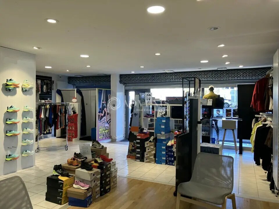 Retail in Bourges for sale Building Photo- Image 1 of 4