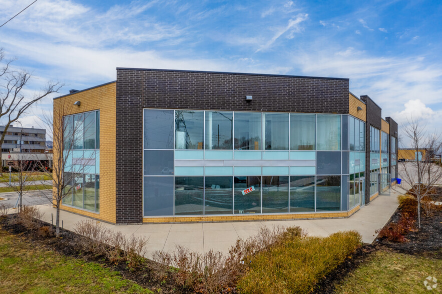 2305 Stanfield Rd, Mississauga, ON for sale - Building Photo - Image 1 of 5