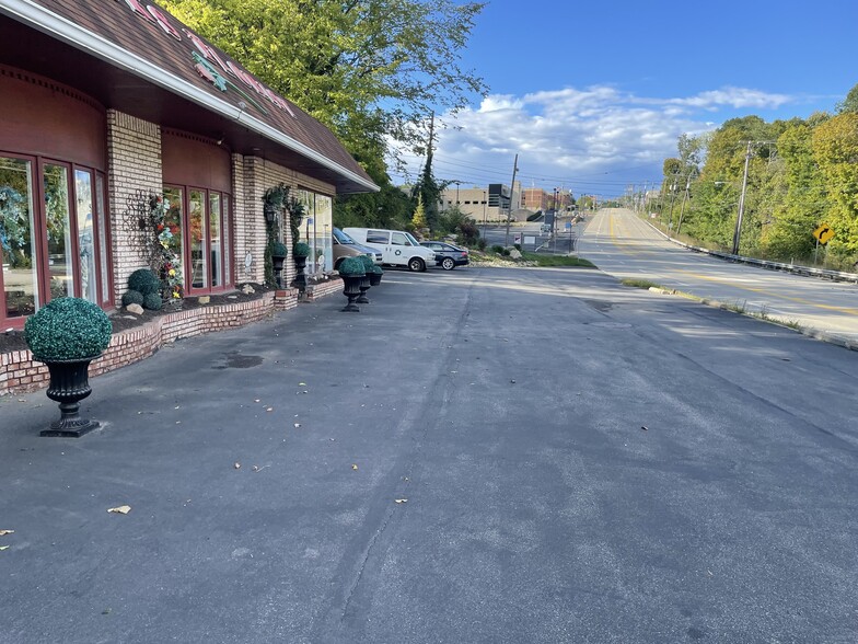 4848 Clairton Blvd, Pittsburgh, PA for sale - Primary Photo - Image 1 of 10