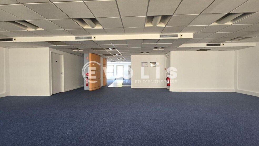 18 Rue Trézel, Levallois-Perret to rent - Interior Photo - Image 2 of 15