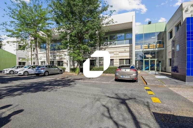 Office in Lisses to rent Building Photo- Image 1 of 15