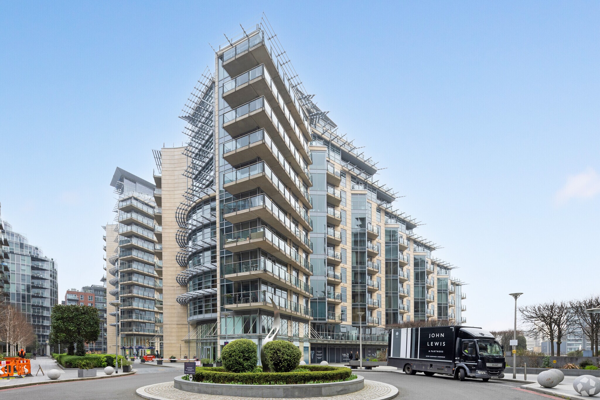 36-37 Juniper Dr, London for sale Primary Photo- Image 1 of 1