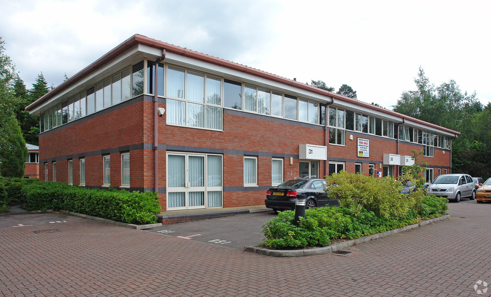 Dukes Ride, Crowthorne for sale Primary Photo- Image 1 of 1