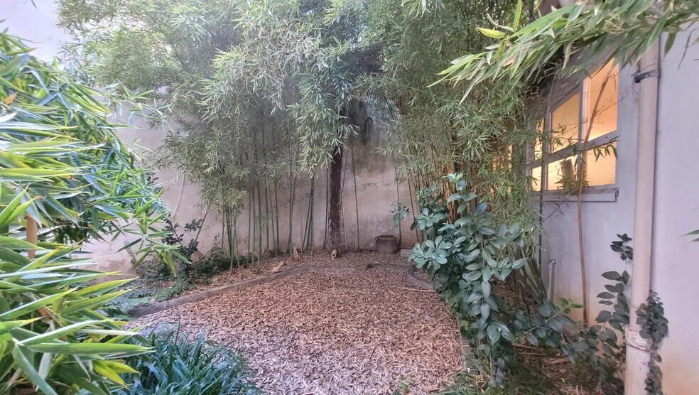 Office in Montpellier to rent - Building Photo - Image 2 of 10