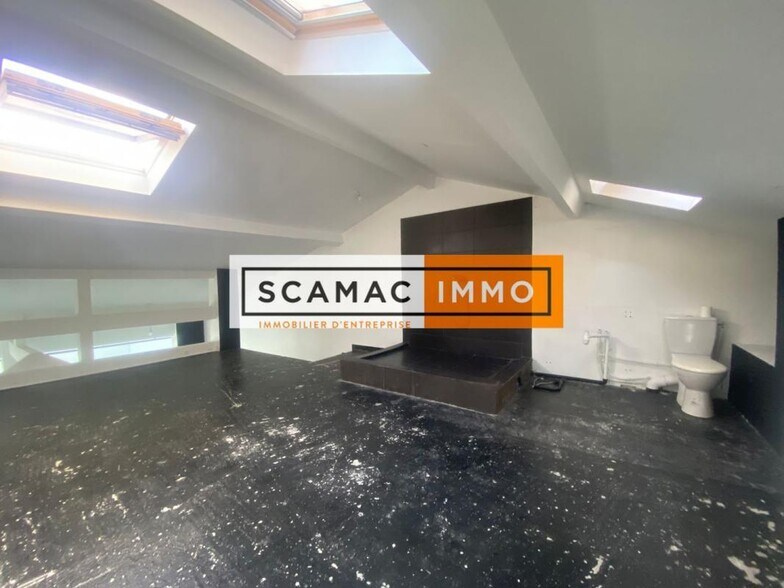 Light Industrial in Malakoff for sale - Interior Photo - Image 2 of 10