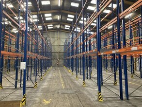 Industrial in Villeneuve-la-Garenne to rent Interior Photo- Image 2 of 9