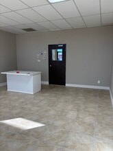 31900 Mission Trl, Lake Elsinore, CA to rent Interior Photo- Image 2 of 5