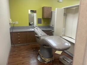 181-185 N Barrington Rd, Schaumburg, IL to rent Building Photo- Image 2 of 5