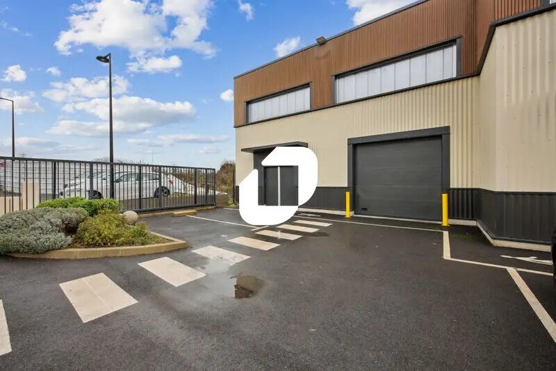 Light Industrial in Marcoussis to rent Building Photo- Image 1 of 17