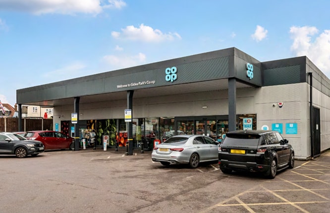 376-392 Brentwood Rd, Romford for sale - Primary Photo - Image 1 of 2